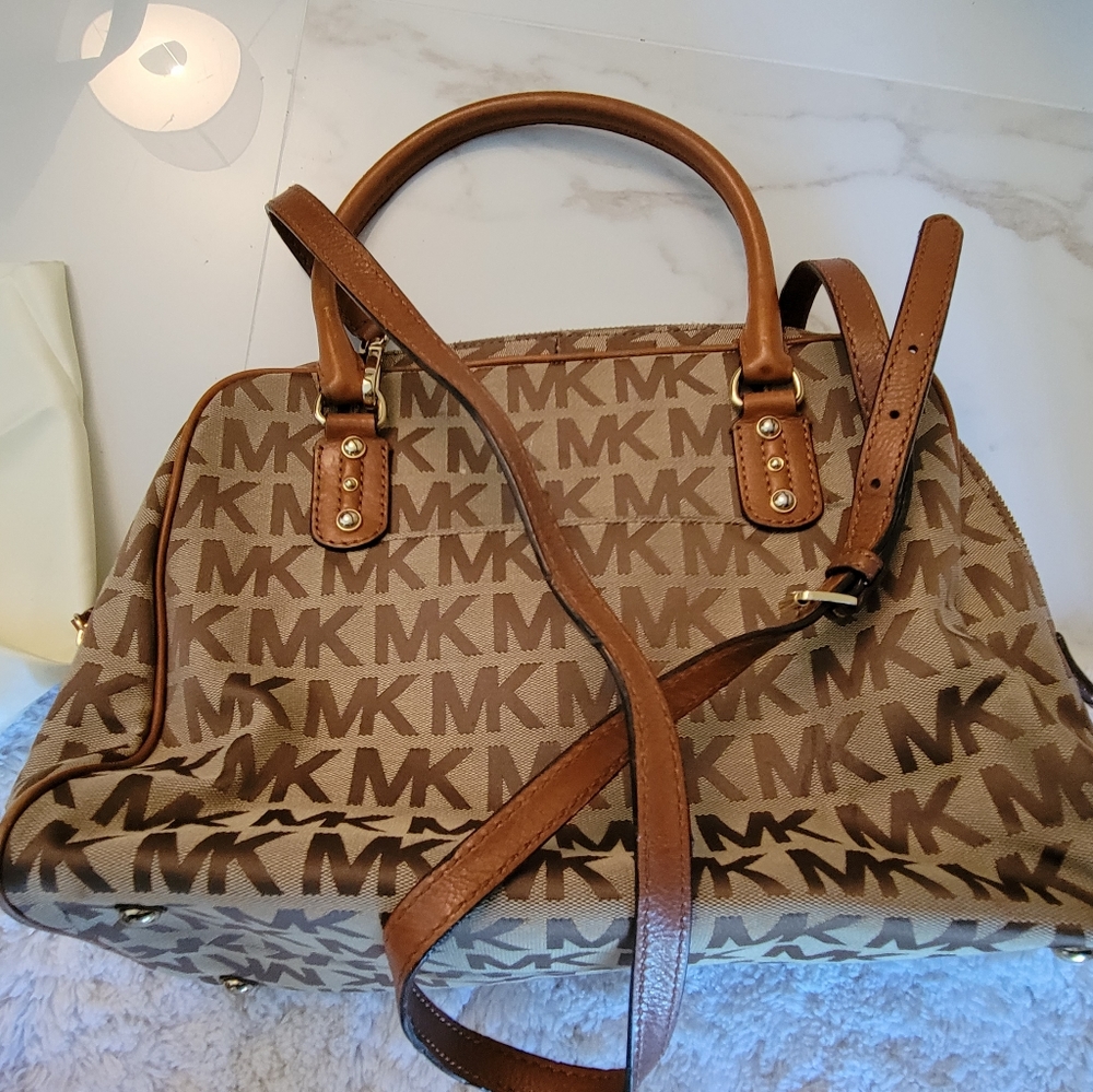 Authentic Michael Kors Handbag Purse MK Signature Large Satchel